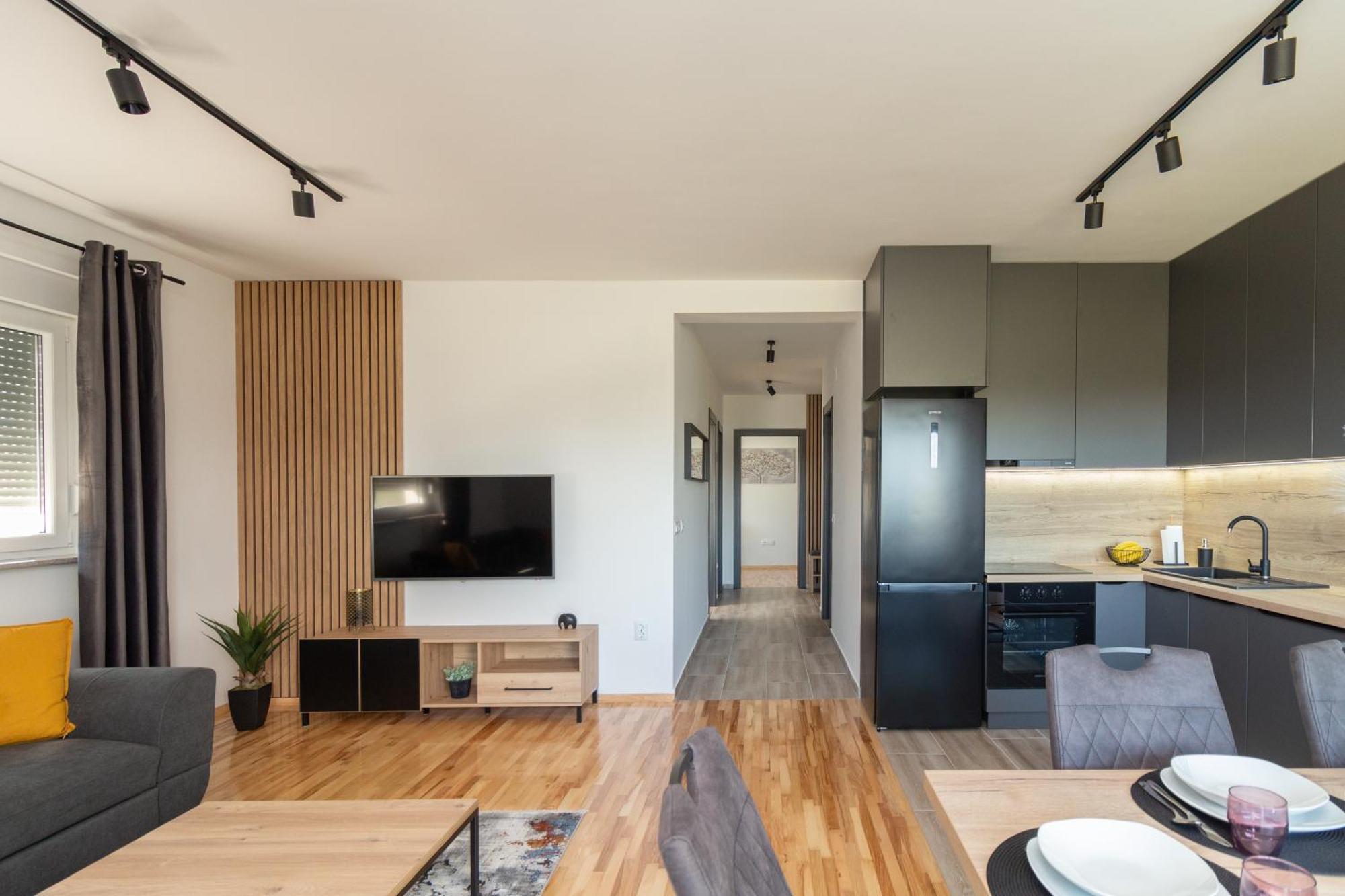 Modern And Spacious Apartment Helena Near The Beach Привлака Экстерьер фото