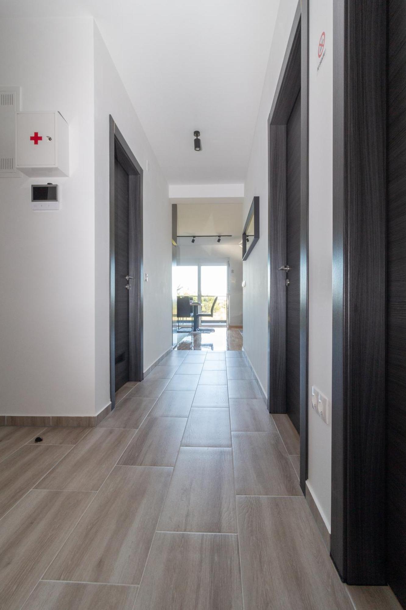 Modern And Spacious Apartment Helena Near The Beach Привлака Экстерьер фото